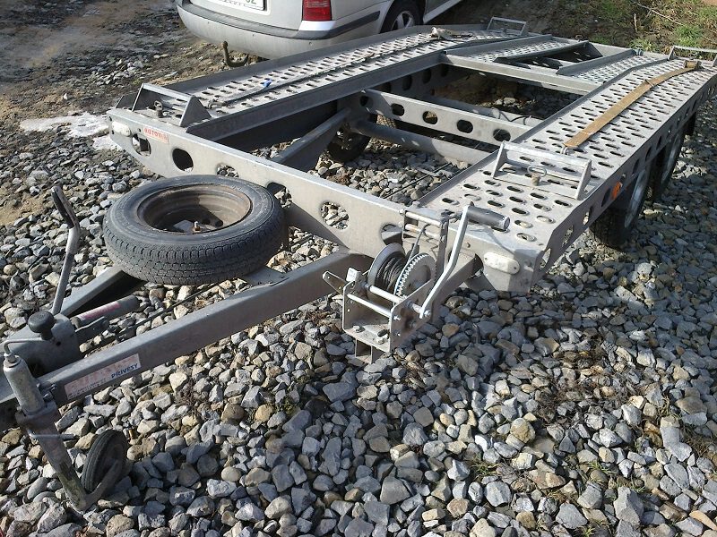 Přívěsný vozík pro přepravu dvou motocyklů