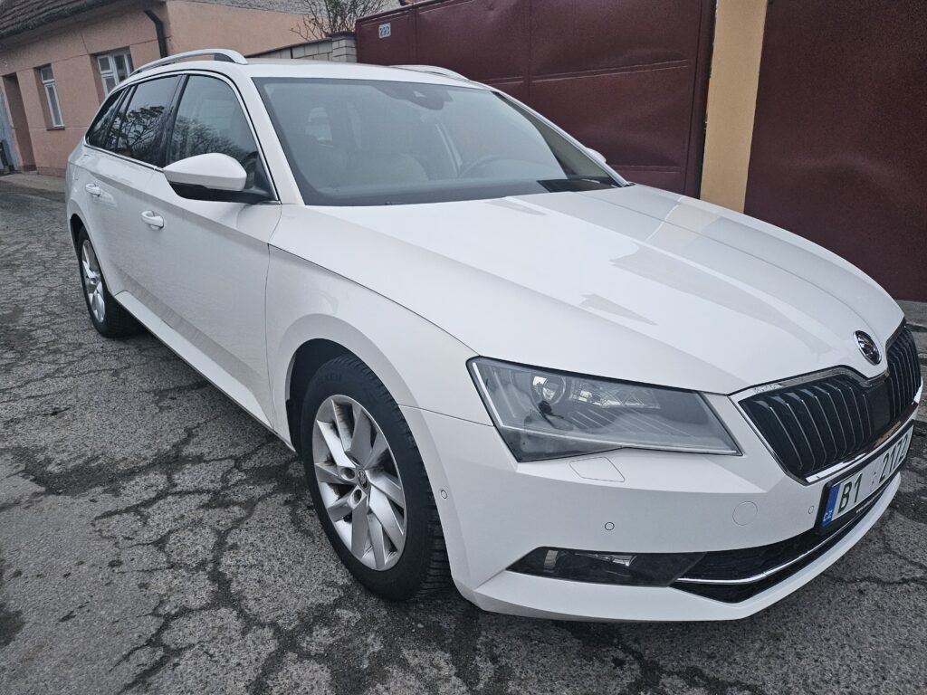 Škoda Superb 4×4 z nabídky Autopůjčovny Bučovice